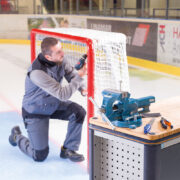 schraubstock-eishockeyhalle-tor_09